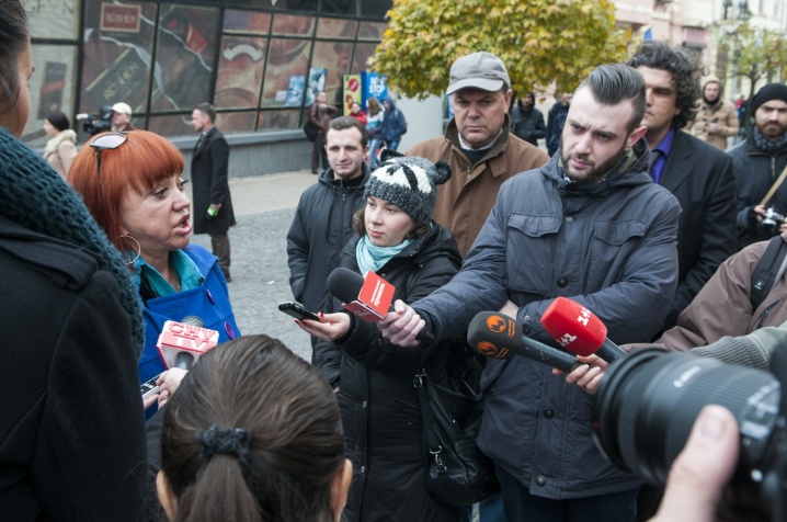 У Чернівцях на Кобилянської відбувся протест проти кафе