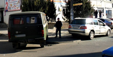 У Сторожинці - чергова ДТП, зіткнулися легковик і мікроавтобус