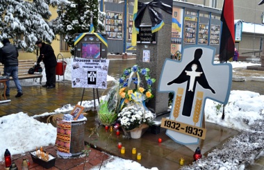 Сторожинчани вшанували пам'ять жертв голодомору