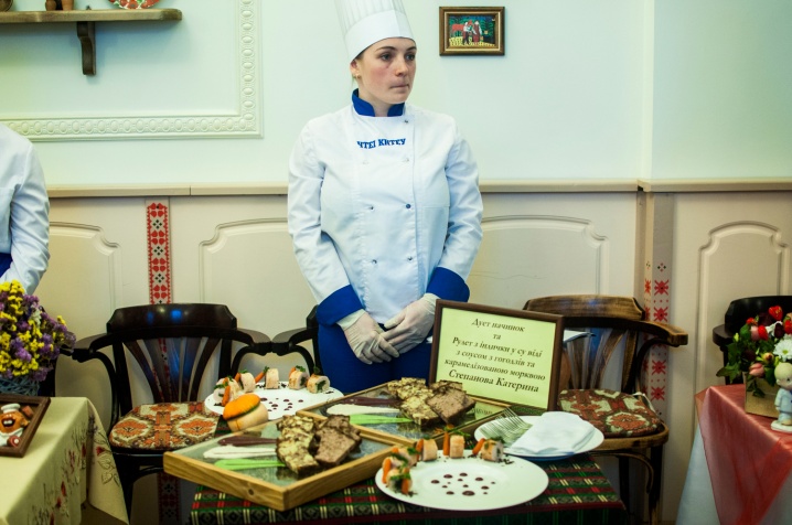 У дворику чернівецької ратуші розпочався кулінарний фестиваль