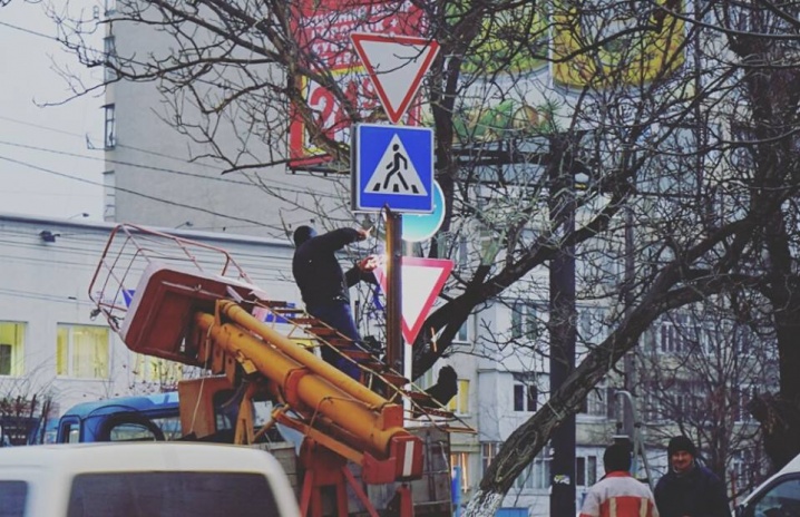 На розі вулиць Героїв Майдану та Каспрука встановили світлофори