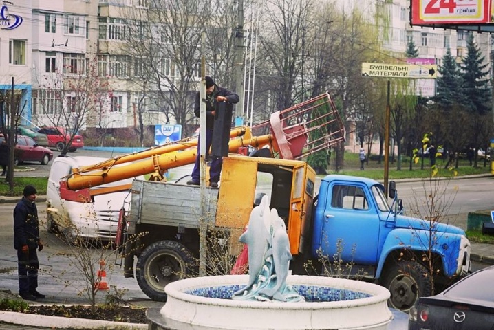 На розі вулиць Героїв Майдану та Каспрука встановили світлофори