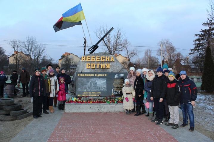 На Буковині відкрили перший пам'ятник Небесній Сотні