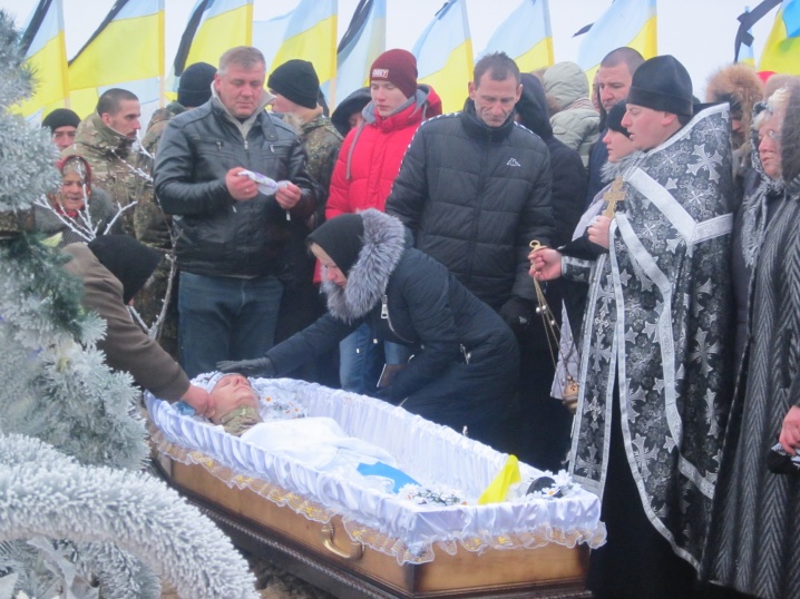 Хотинчанина Сашка Коваля поховали під військовий салют