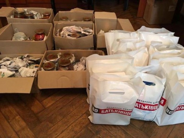 Депутати-«батьківщинівці» допомогли незрячим краянам продуктами напередодні Великодня