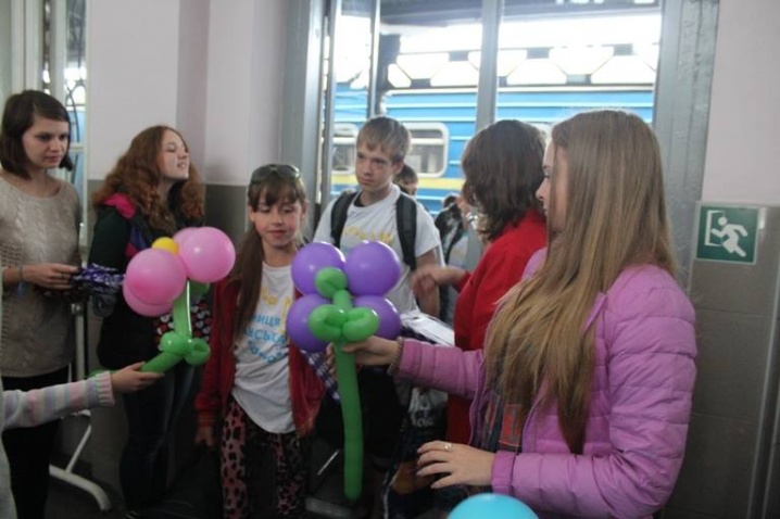120 дітей зі Станиці Луганської уже прибули на Буковину