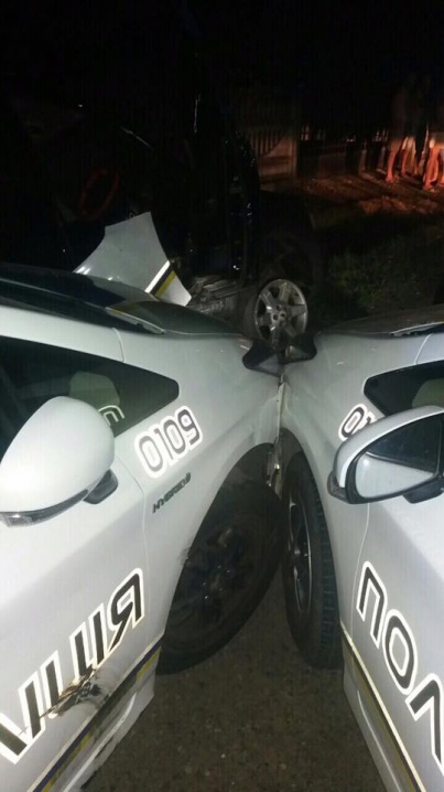 У мережі з’явилися фото із нічної погоні поліції за п’яним водієм