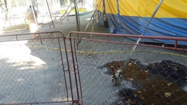 Працівники цирку пошкодили асфальт біля стадіону