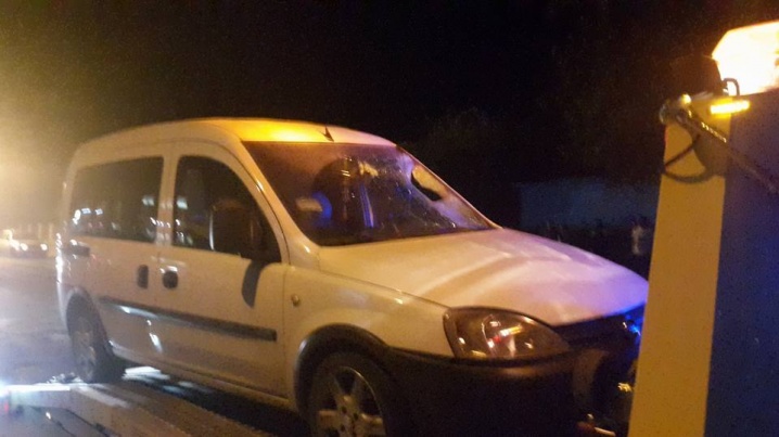 Жахлива ДТП на виїзді з Чернівців – автівка на «зебрі» на смерть збила чоловіка