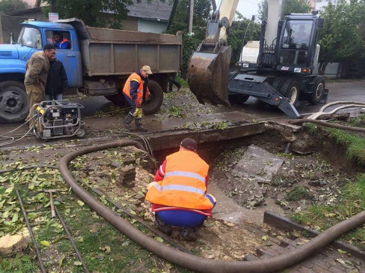 У Чернівцях – аварія на каналізаційному колекторі, частина міста без води