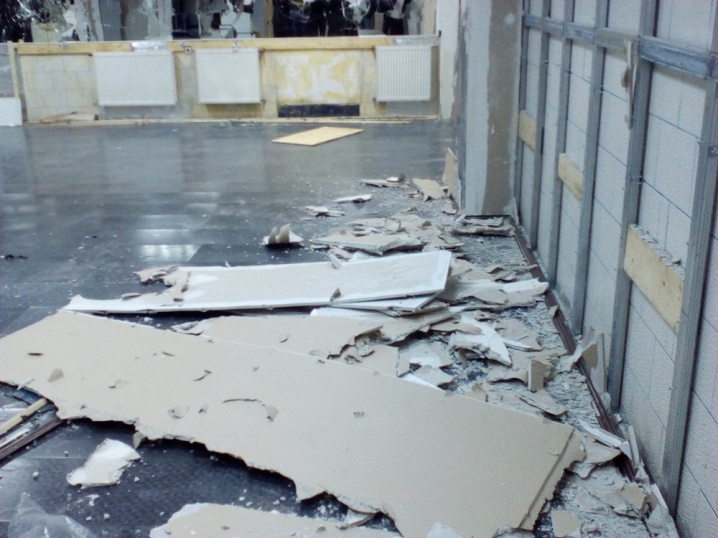 Працівники «Аміри» понищили приміщення «Льодового майданчика»