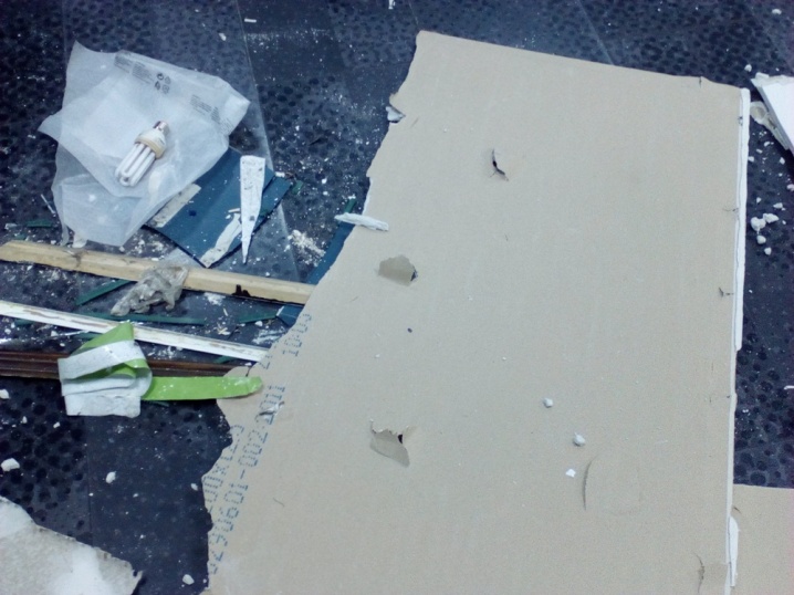 Працівники «Аміри» понищили приміщення «Льодового майданчика»