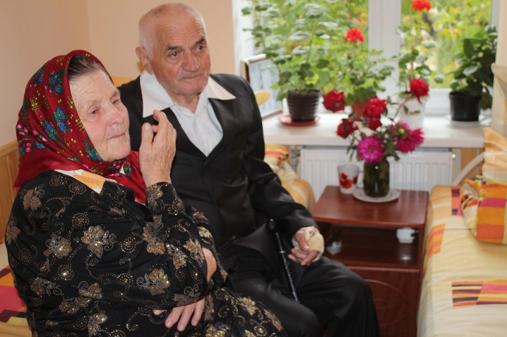 На Сокирянщині одружилися 80-літні чоловік та жінка