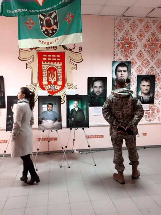 У Чернівцях розпочала роботу виставка «Портрет солдата»