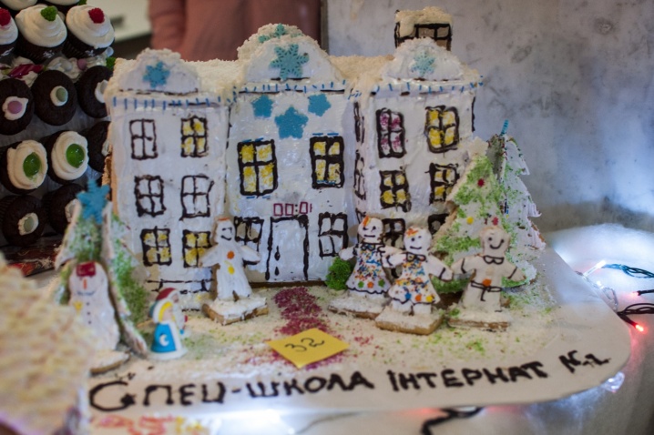 У Чернівцях відкрили виставку прянкових будиночків «Чернівці казкові»