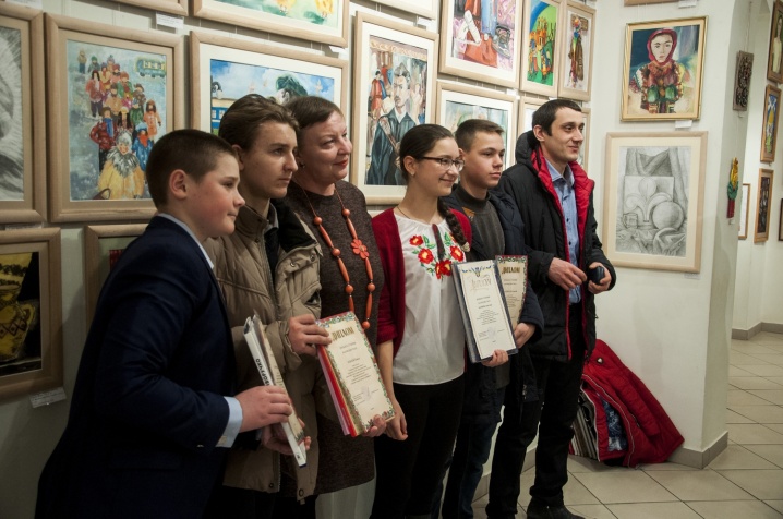 У Чернівцях півтисячі школярів презентували свої картини