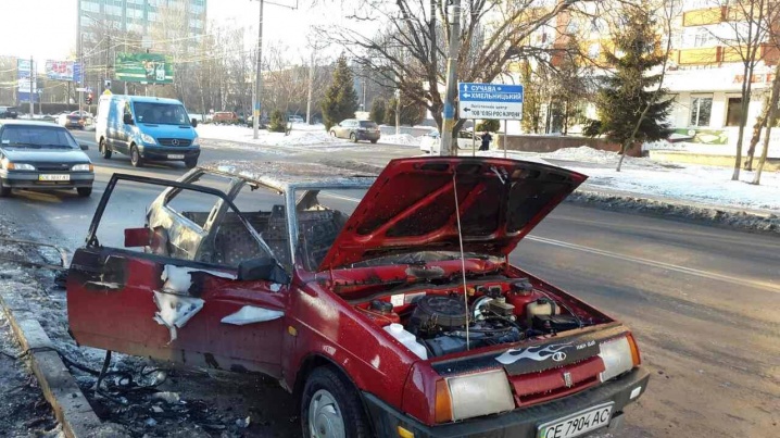 Біля «Кварцу» згоріла автівка