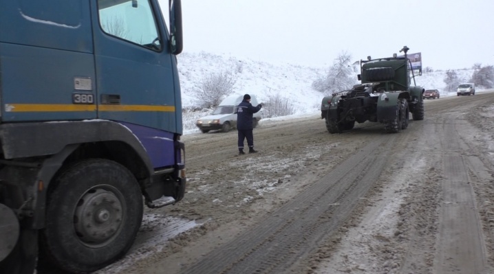 За добу на Буковині рятувальники відбуксували 46 автомобілів