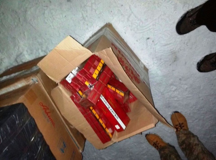 Буковинець зберігав у сараї 117 ящиків контрабандних цигарок