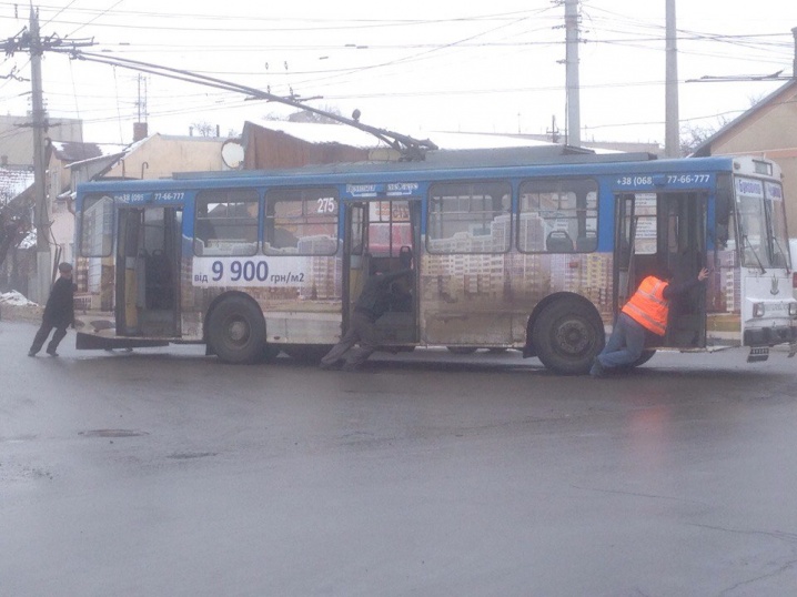У Чернівцях зламався ще один тролейбус