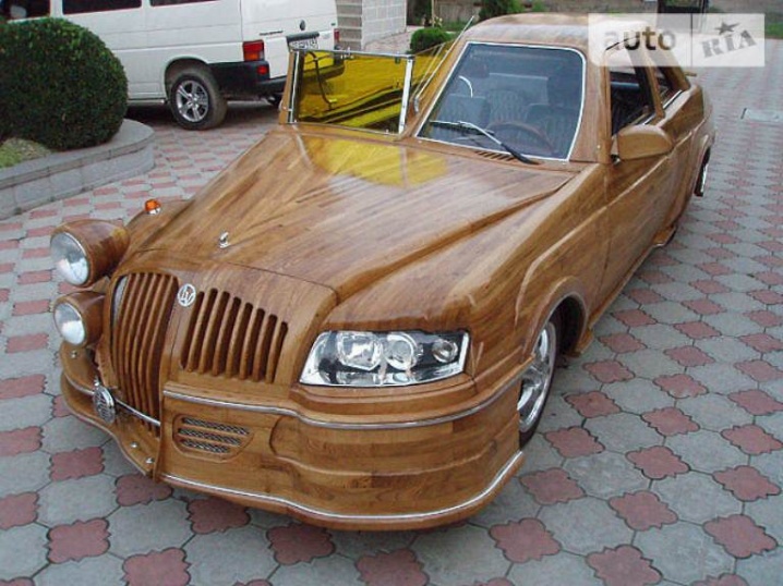 Чернівчанин виставив на продаж унікальний дерев’яний автомобіль