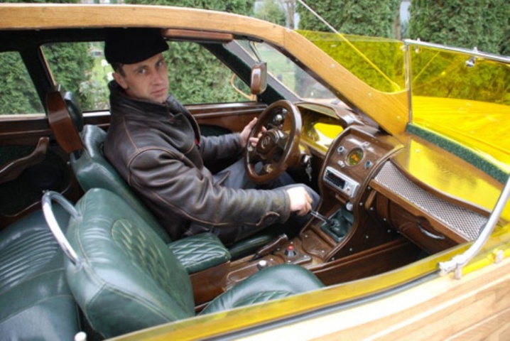 Чернівчанин виставив на продаж унікальний дерев’яний автомобіль