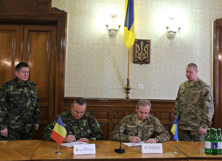 Начальники Генштабів Збройних сил України та Румунії підписали у Чернівцях угоду про співробітництво