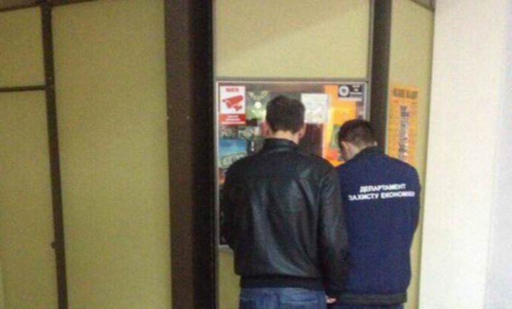 У центрі Чернівців викрили нелегальний обмінник