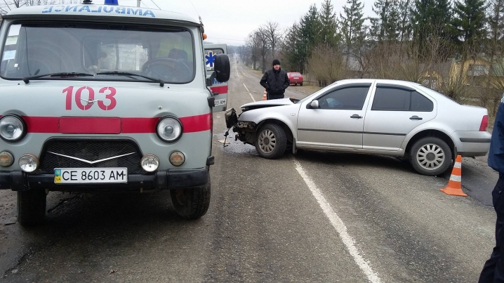 У Глибочку аварія – рятувальники діставали водіїв із понівечених авто