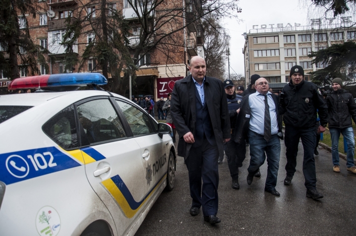 Активісти обшукали Олега Хавича та передали його поліції