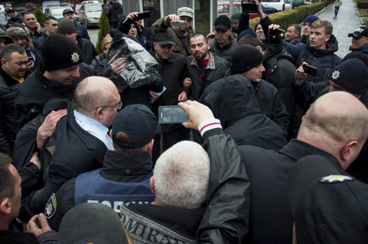 Активісти обшукали Олега Хавича та передали його поліції
