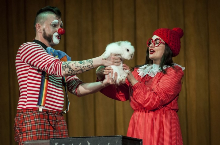 У Чернівцях клоуни влаштували шоу «Торбина сміху, людям на втіху»