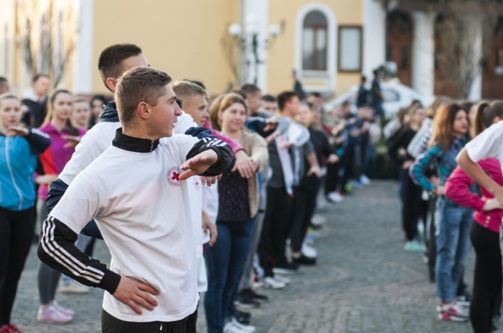 Еміль Ібрагімов зарядив зранку здоров’ям чернівецьких студентів