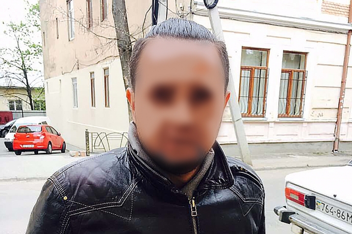 Нацгвардійці, які охороняють будівлю Чернівецької ОДА, затримали грабіжника