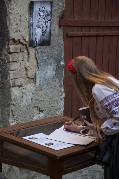 В Краєзнавчому музеї – виставка силуетів Чернівців