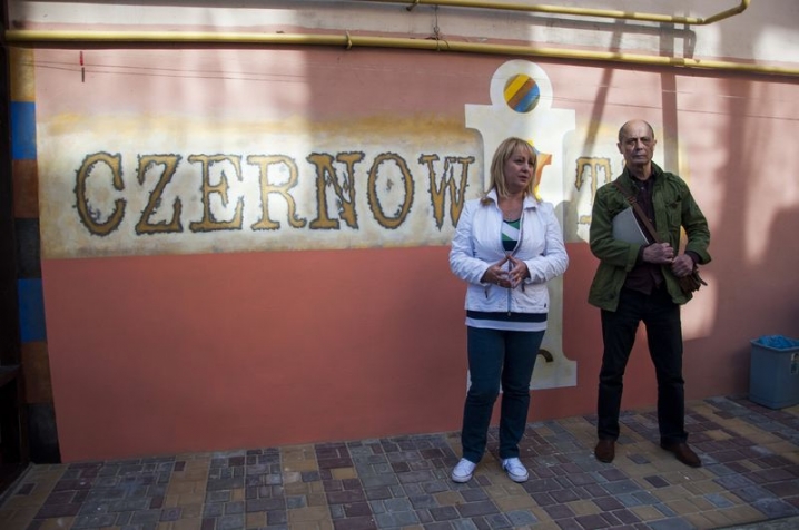 Олег Любківський презентував новий мурал на тему «Czernowitz»