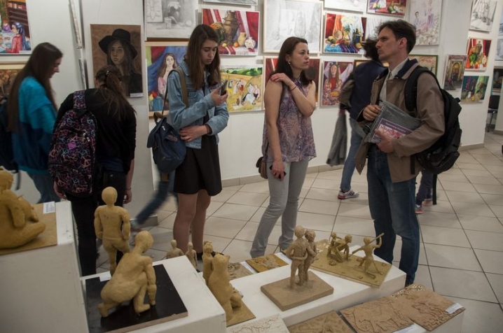 У Вернісажі відкрили виставку школярів-випускників