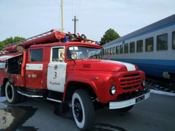 Рятувальники з’ясовують причину задимлення у потязі «Чернівці-Коломия»