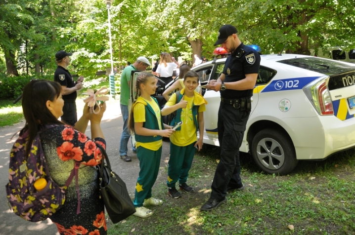 Чернівецькі дітлахи опановували у парку різноманітні професії