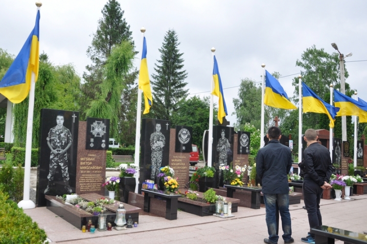 У Чернівцях відкрили меморіал загиблим в АТО воїнам