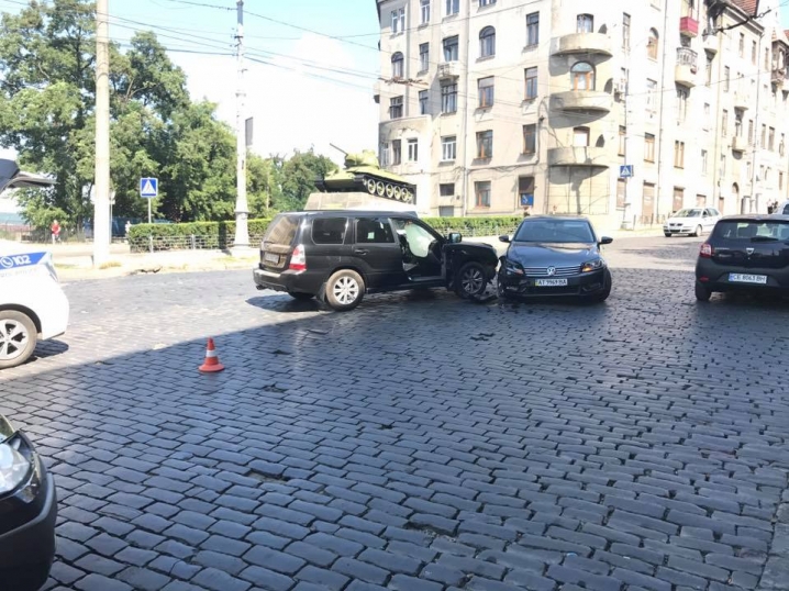 Дві автівки зіштовхнулися на вулиці Гагаріна