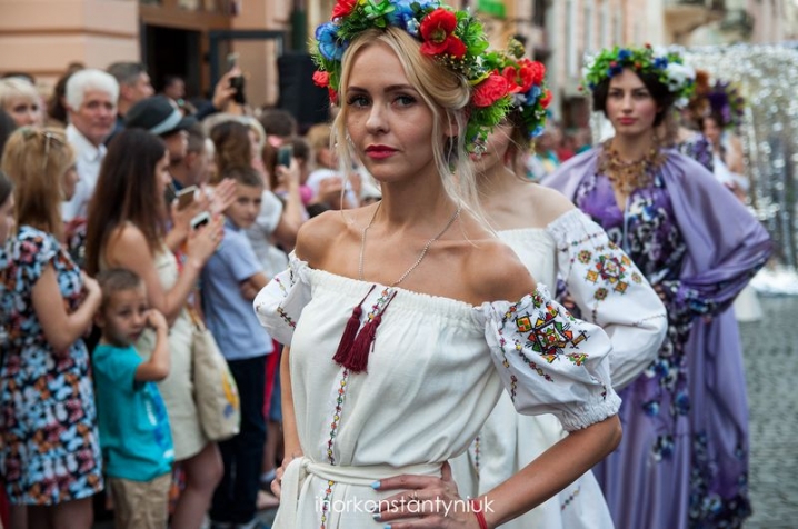На Кобилянської влаштували модні покази «Chernivtsi Fashion Weekend»