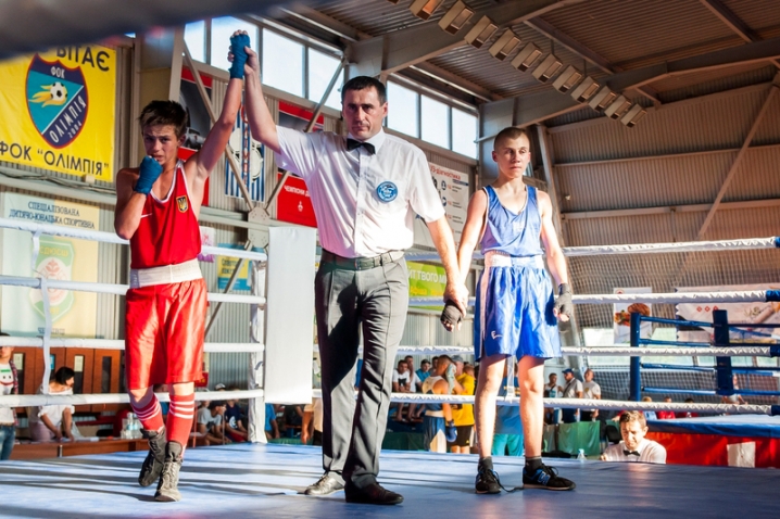 У Чернівцях розпочався боксерський юніорський чемпіонат України