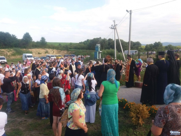 Віряни подолали 25 кілометрів хресною ходою до монастиря в Шипинцях