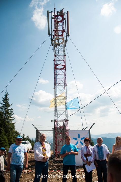 На найвищій вершині Буковини побудували вежу мобільного зв’язку
