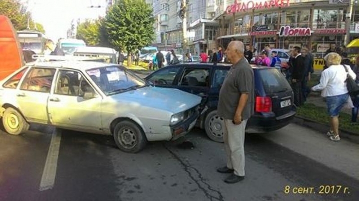 На Руській – ДТП за участю трьох автівок