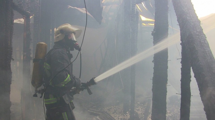 Горіло горище ресторану – рятувальники встановлюють причину пожежі у Мамаївцях 