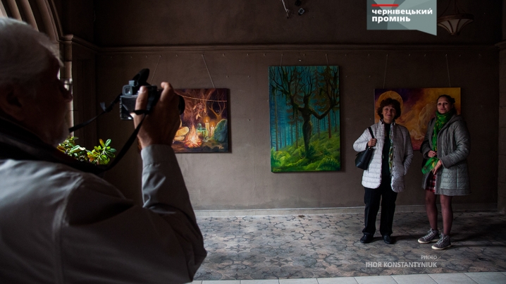 У Чернівцях презентували картинну виставку на тему «Рефлексії свідомості»