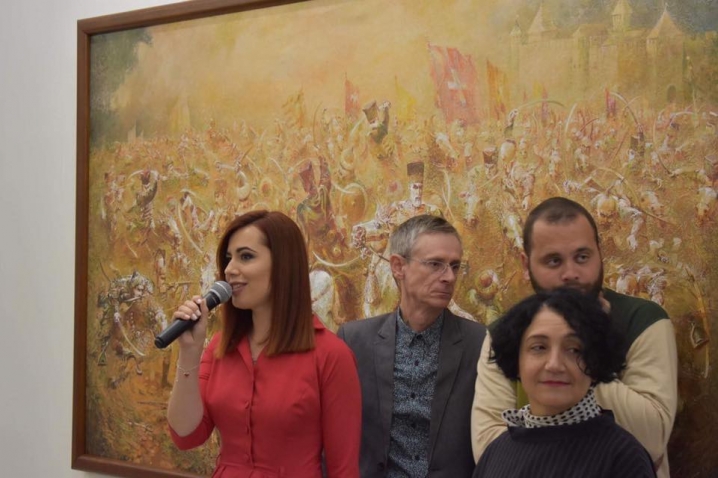 У Чернівцях відкрилась персональна виставка Андрія Холоменюка