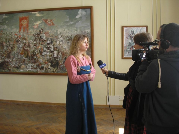 У Чернівцях відкрилась персональна виставка Андрія Холоменюка